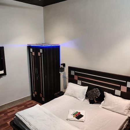 Keshav Hotel Farrukhabad エクステリア 写真