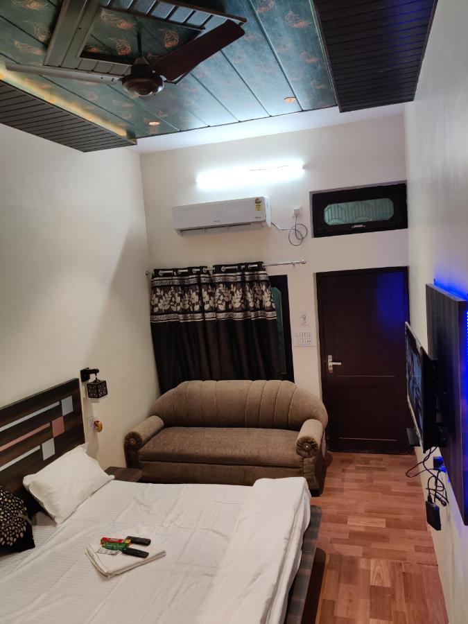 Keshav Hotel Farrukhabad エクステリア 写真