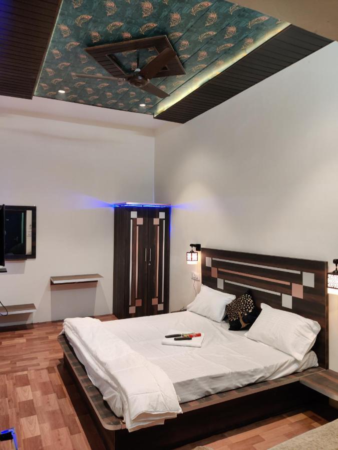 Keshav Hotel Farrukhabad エクステリア 写真
