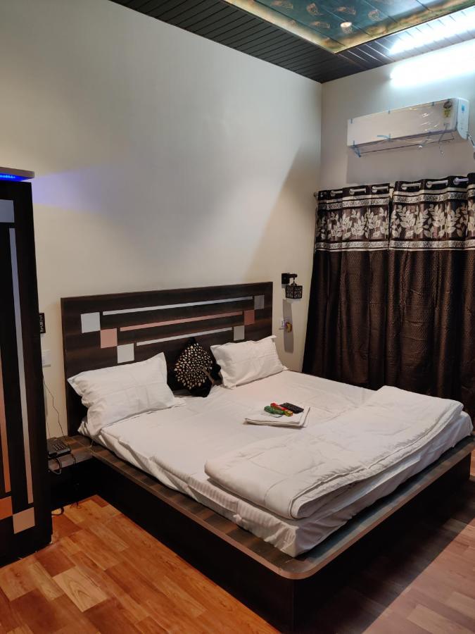 Keshav Hotel Farrukhabad エクステリア 写真