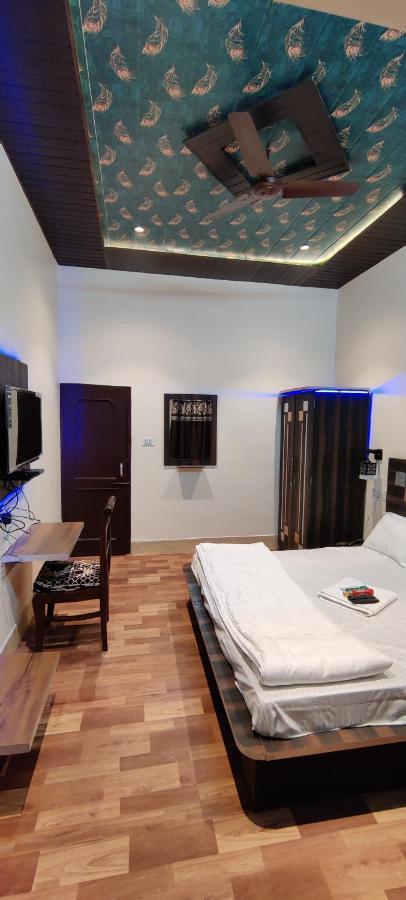 Keshav Hotel Farrukhabad エクステリア 写真