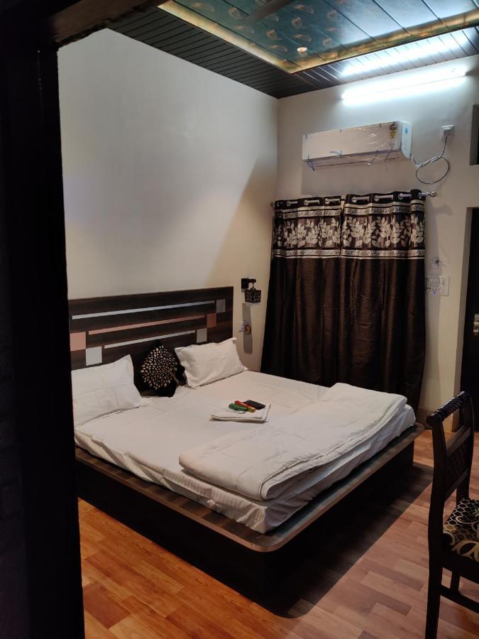 Keshav Hotel Farrukhabad エクステリア 写真