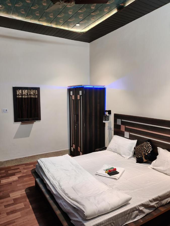Keshav Hotel Farrukhabad エクステリア 写真