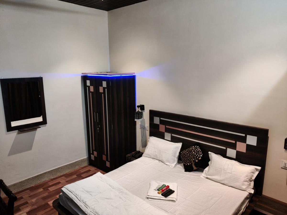 Keshav Hotel Farrukhabad エクステリア 写真