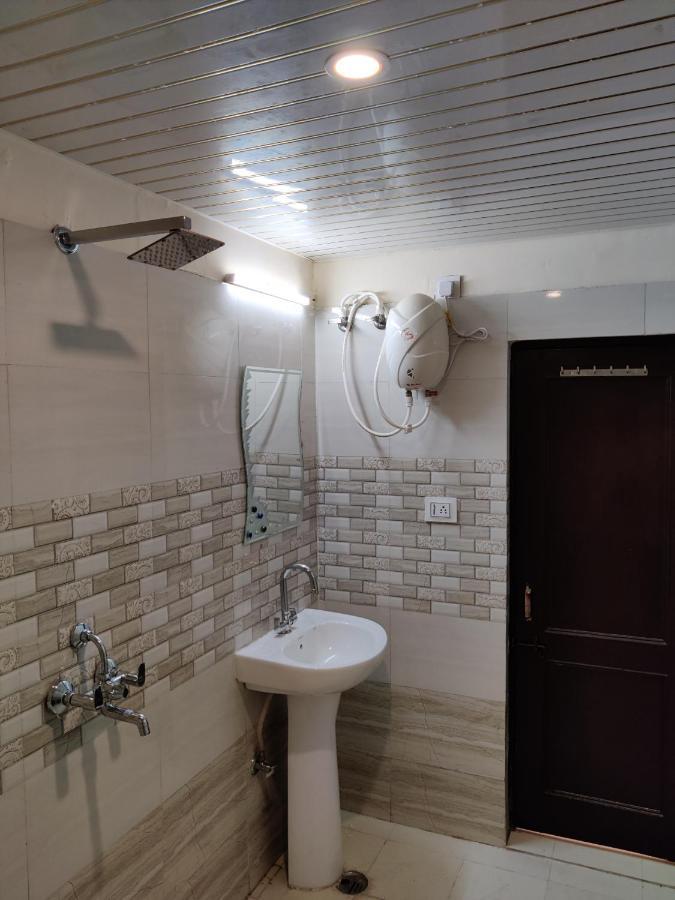 Keshav Hotel Farrukhabad エクステリア 写真