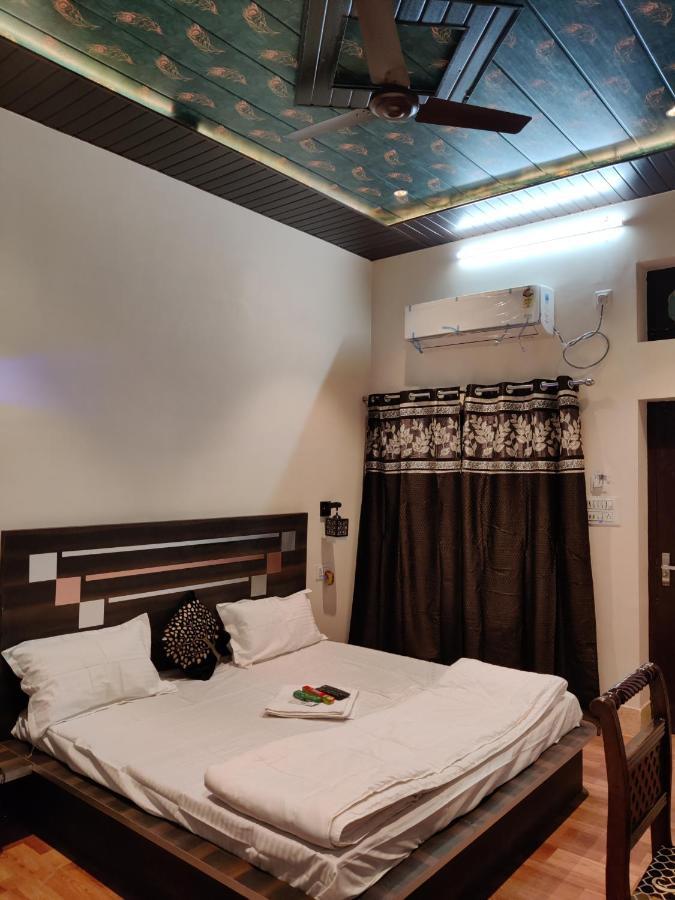 Keshav Hotel Farrukhabad エクステリア 写真