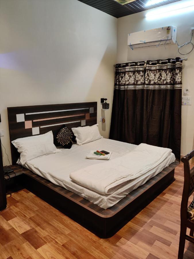 Keshav Hotel Farrukhabad エクステリア 写真