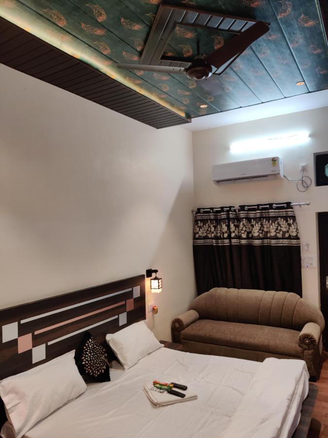 Keshav Hotel Farrukhabad エクステリア 写真