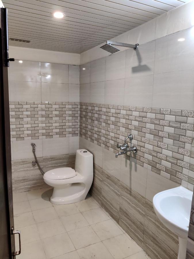 Keshav Hotel Farrukhabad エクステリア 写真